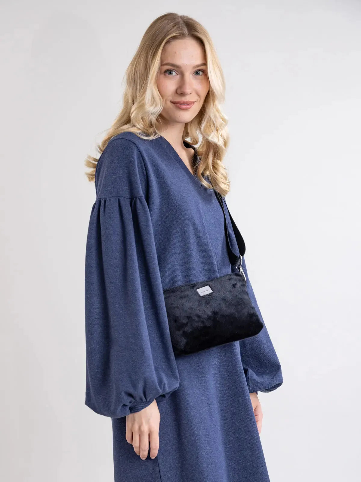 PILVI bag, black faux fur